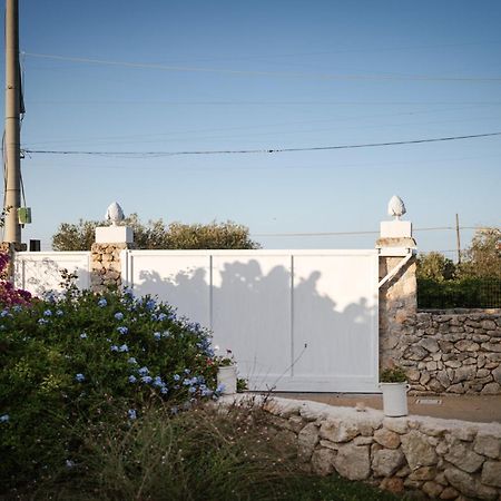 Prestigiosa Villa Con Piscina Condominiale Monopoli Bagian luar foto