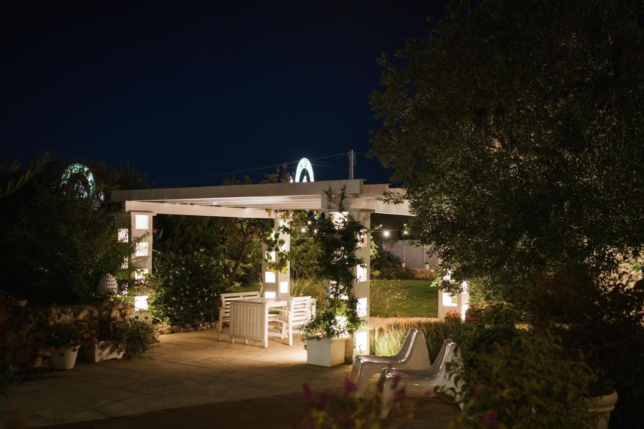 Prestigiosa Villa Con Piscina Condominiale Monopoli Bagian luar foto