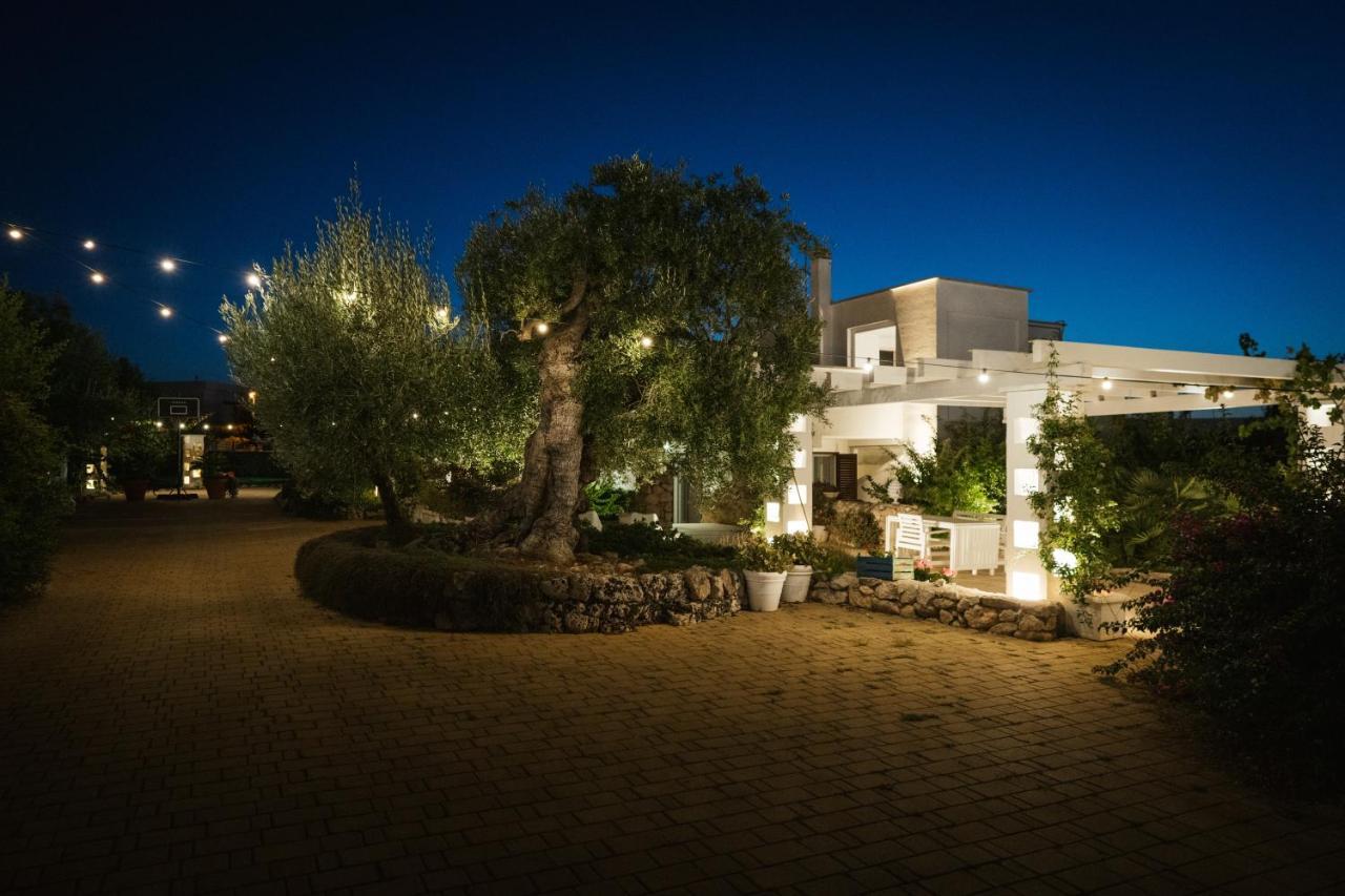 Prestigiosa Villa Con Piscina Condominiale Monopoli Bagian luar foto