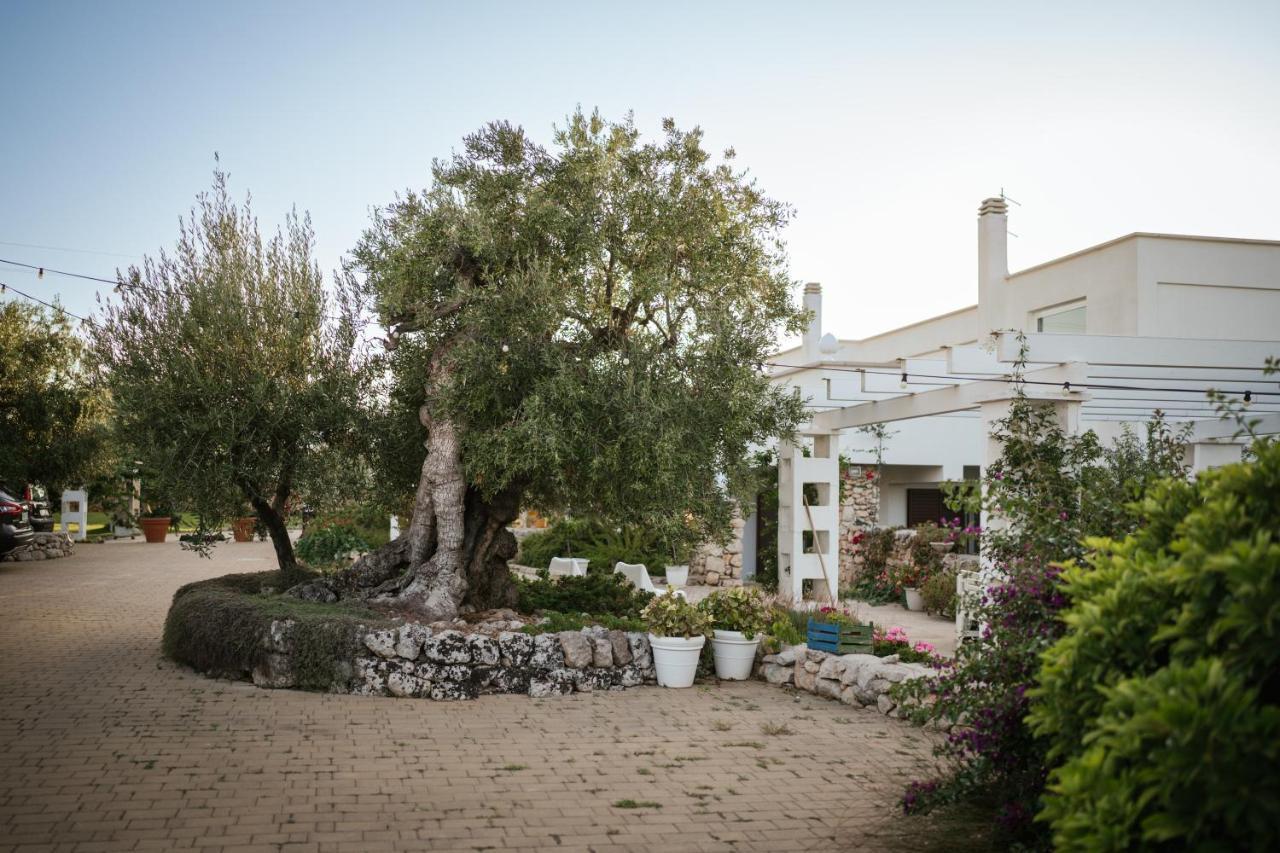 Prestigiosa Villa Con Piscina Condominiale Monopoli Bagian luar foto