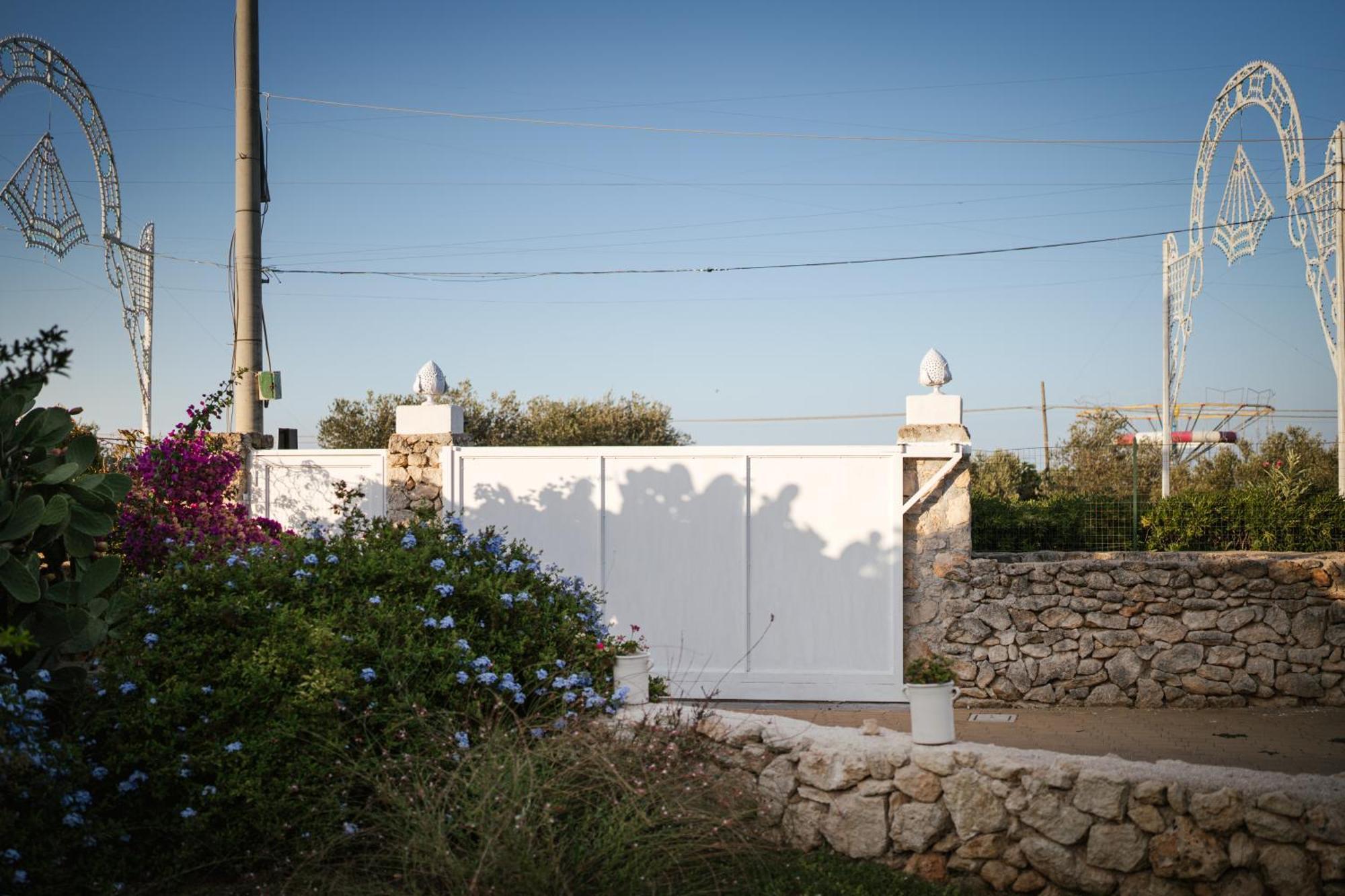Prestigiosa Villa Con Piscina Condominiale Monopoli Bagian luar foto